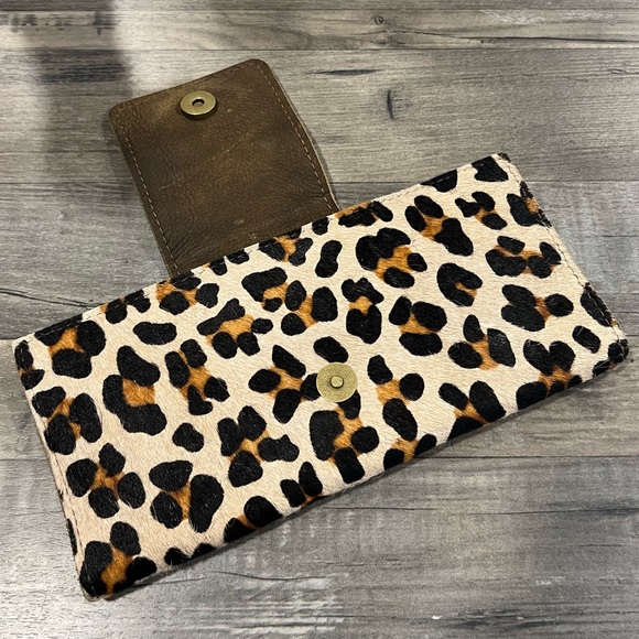 NWOT leopard cowhide designer clutch - Picture 3 of 4
